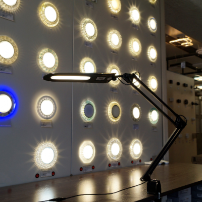 Светильник настольный на струбцине TLD-524 Black/8W/LED/500Lm/4500K/Dimmer/Цвет-черный